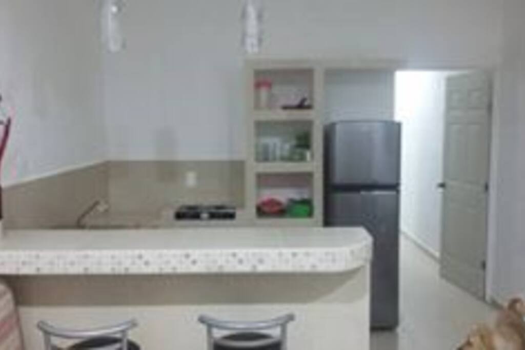 Cocineta equipada con barra