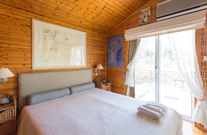 Двойна спалня 1 и балкон на 1 - ви етаж