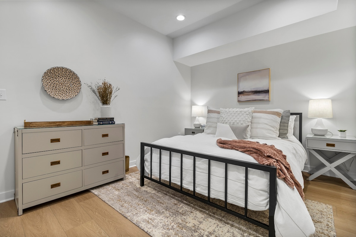 Спална соба со големина на кралица 1