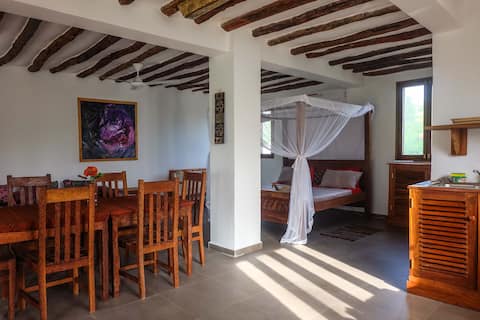 Oceanfront Oasis: Gorgeous Beach Flat with Pool