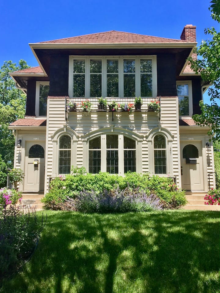 Shorewood+Rooftop Deck + 4 blocks to Lake Michigan
