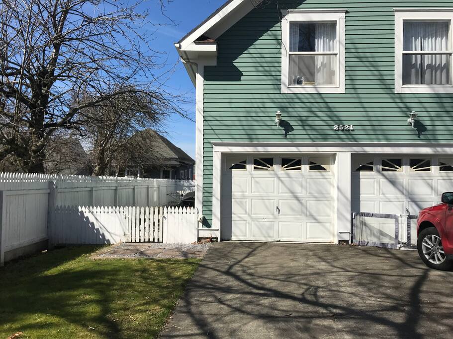 Front of the home. The apartment is through the gate.