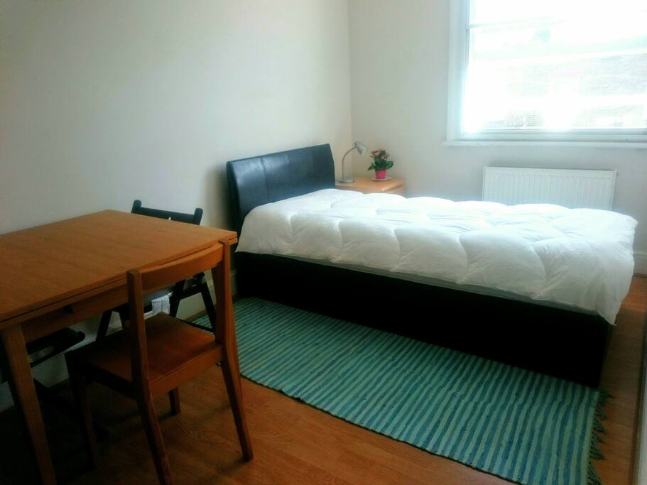The second bedroom has a single bed for one person. A good desk provides you a work place.