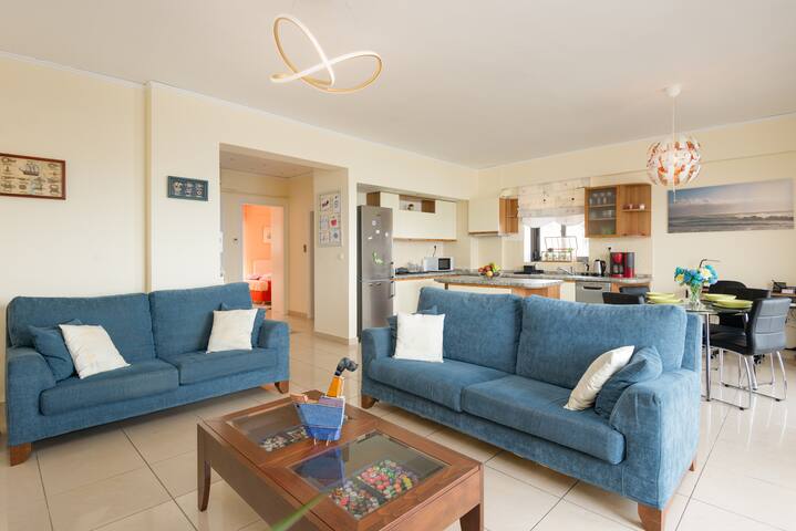 Seafront family αpartment + parking the Cruiseflat gallery image 2