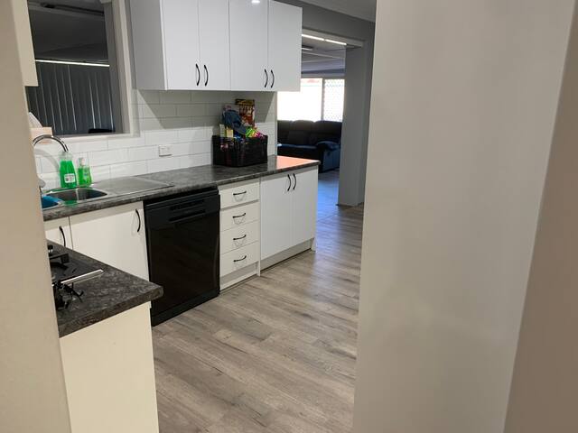 Spacious modern Family Home close to Swan Valley gallery image 3