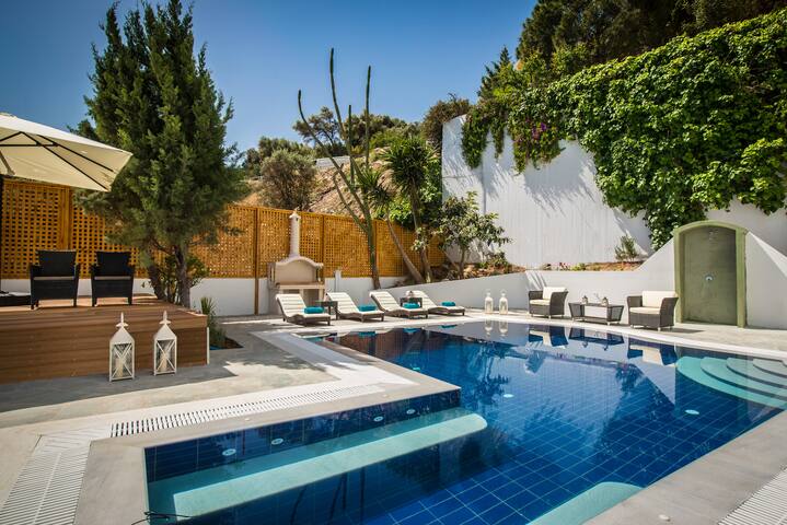 Villa Artemis, Wine Dark Sea Villas gallery image 2