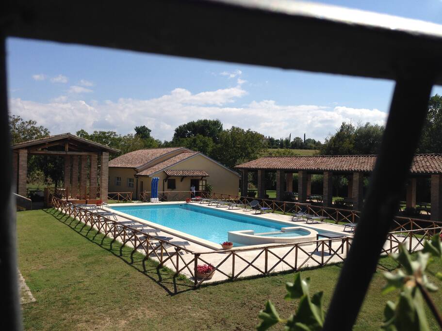 Piscina e zona verde comune