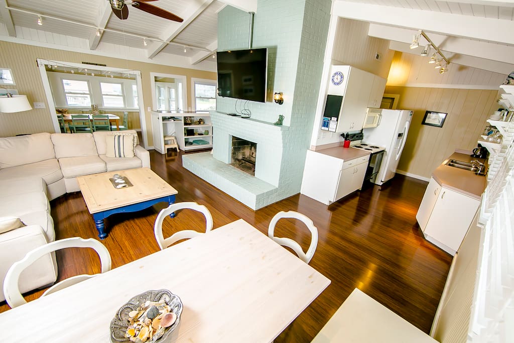 Great room looking towards Carolina room and kitchen.
