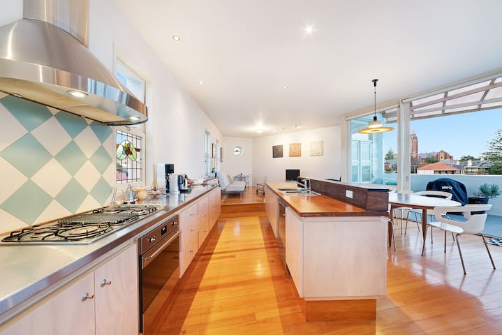 Coastal Elegance Penthouse @ Coogee Beach