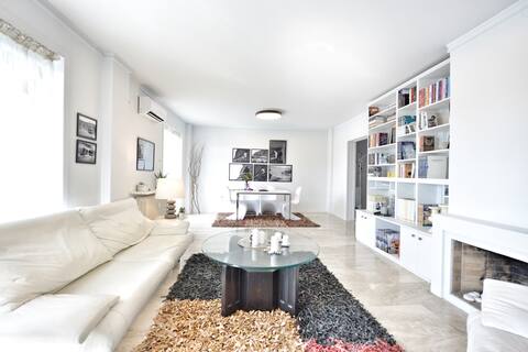 ✶ Villa Voula ✶ Luxury Modern Apt Fully Stocked