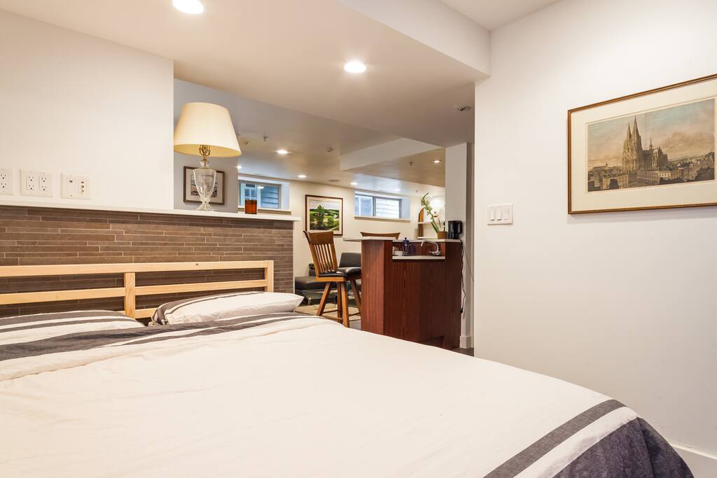 Queen Size Bed Nook