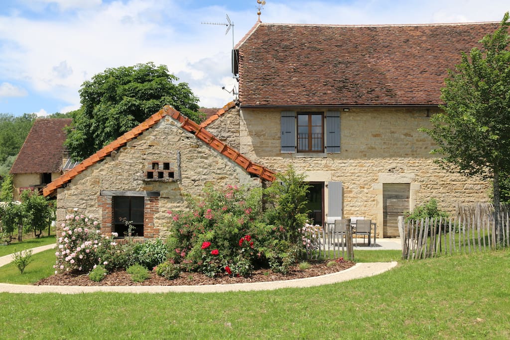 Le gîte et sa terrasse