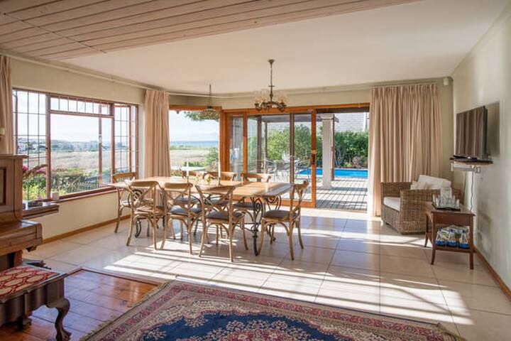 CapClassique Manor gallery image 3