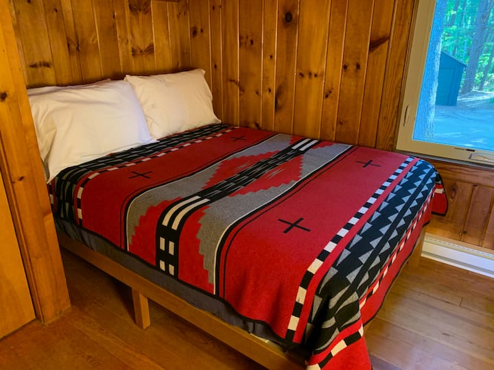 Dormitorio tres: cama completa