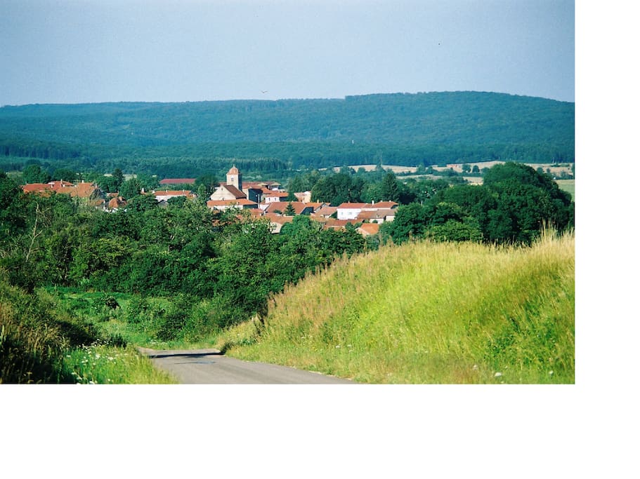 Uitzicht op ons kleine dorpje Martinvelle