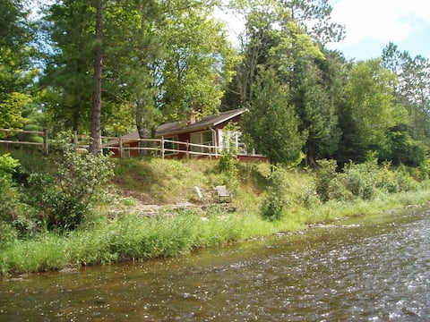 Little Cabin on the (Escanaba) River, Pet Friendly