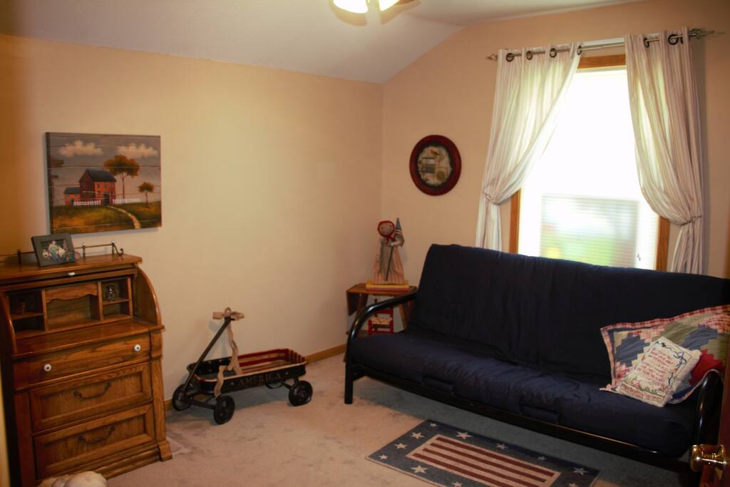 Bedroom 3 option with futon bed.