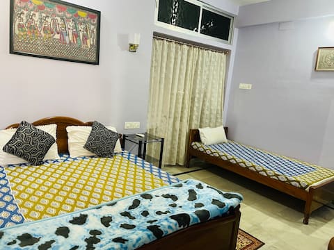 Jagannath Kutir,Laxmi Nivas Apt - 50mts from beach