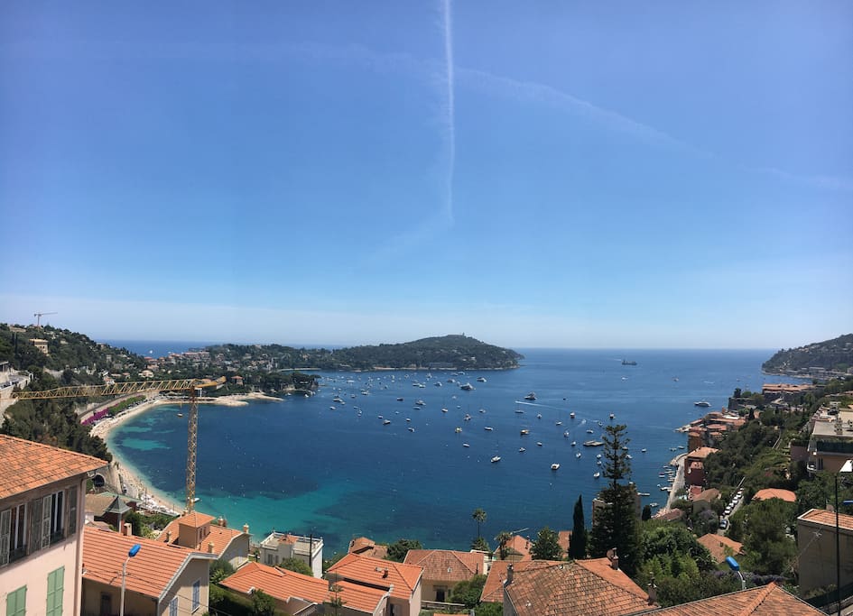 La rade et sa plage surveillée