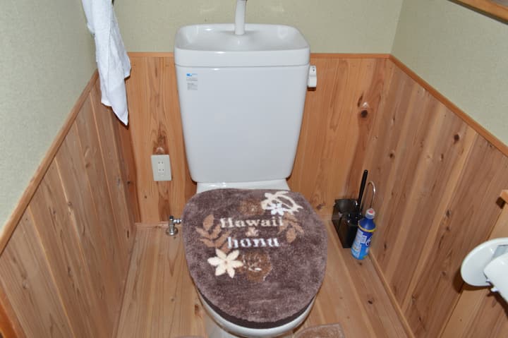 トイレ2階　Toilet 2F