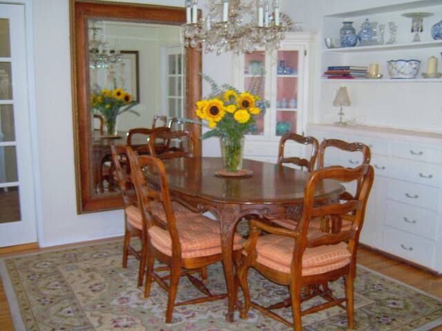 Redondo Beach house 5 min walk to beach-Historic gallery image 5