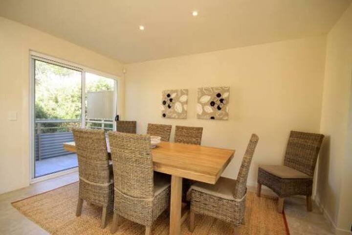 1st Wave Boomerang Beach gallery image 4