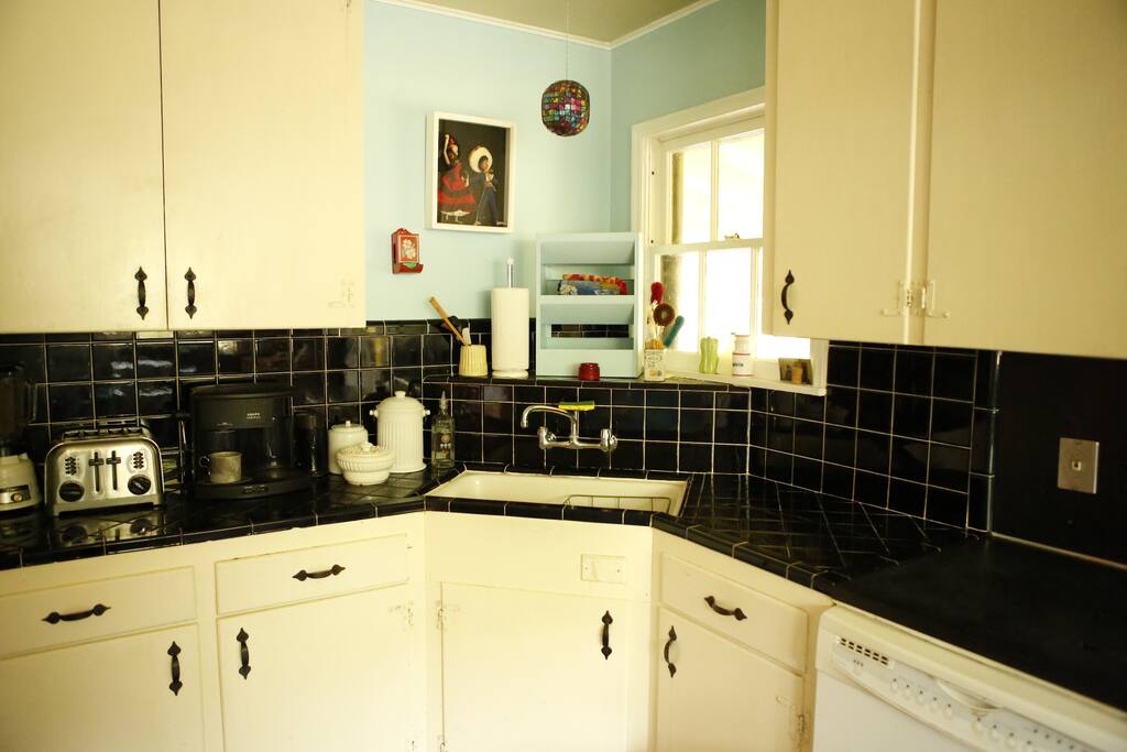 blender, toaster, bullet, coffee maker,