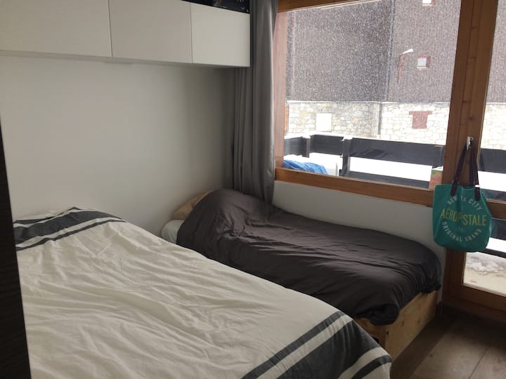 ห้องนอนมี 3 เตียง