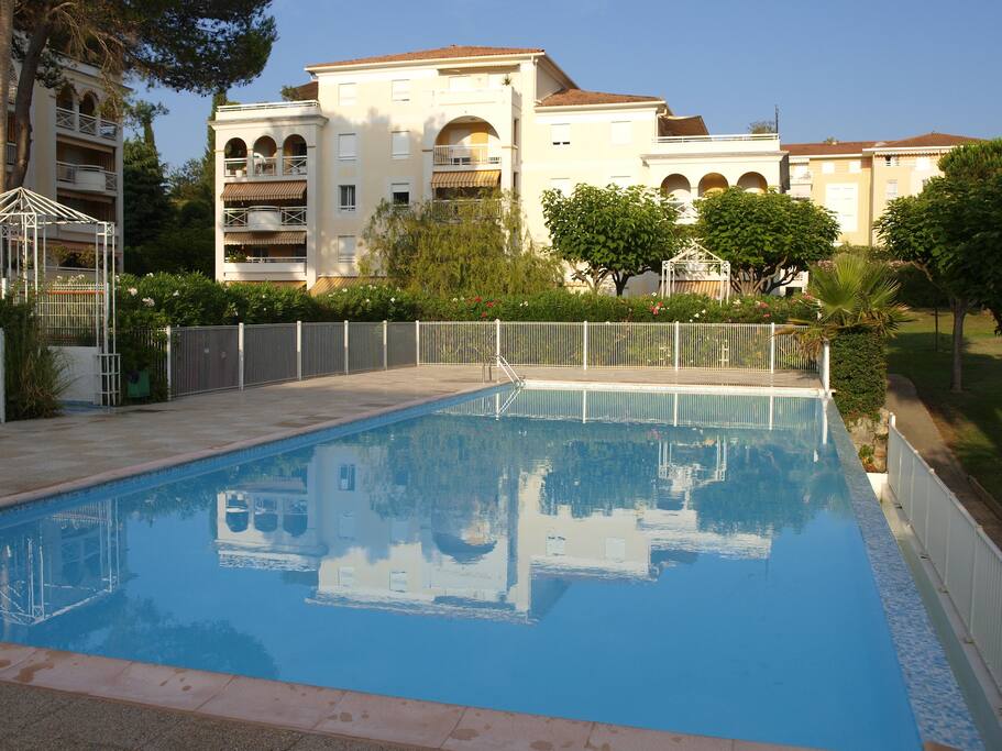 Nice and quiet Pool area