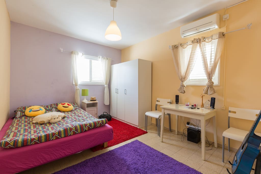 Guest bedroom, lots of rugs