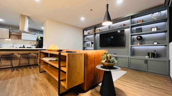 Charming 2- Br Gateway With Exclusive Jacuzzi - Medellín