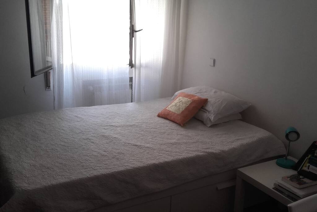 El dormitorio / bedroom