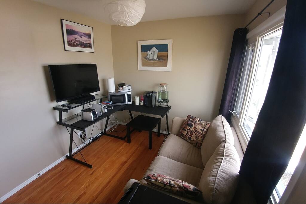 TV / Breaky room