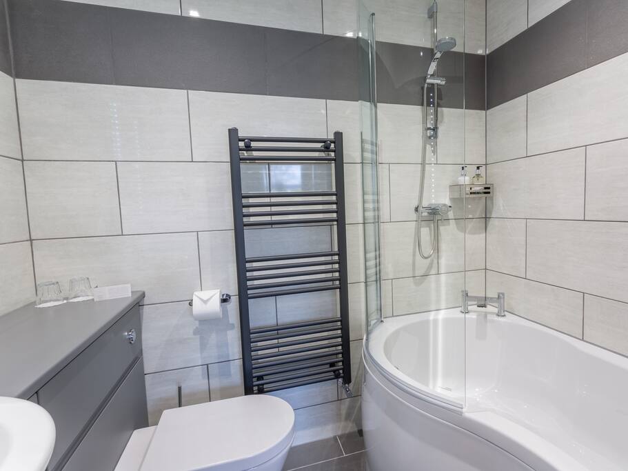 Irthing Bathroom