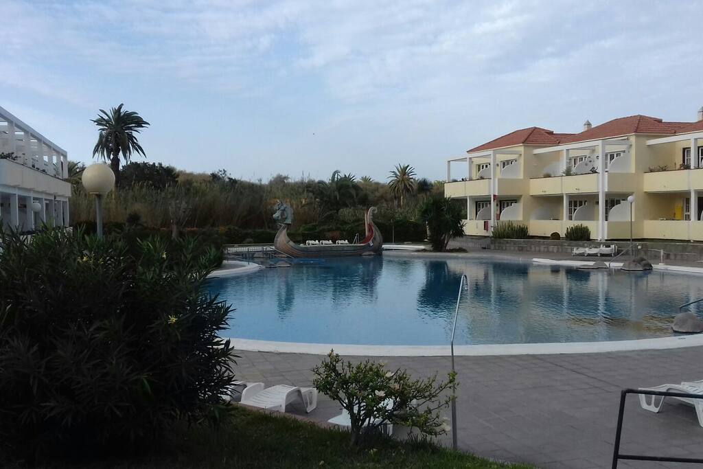 Die tolle Aussicht auf den Pool und den Garten.
