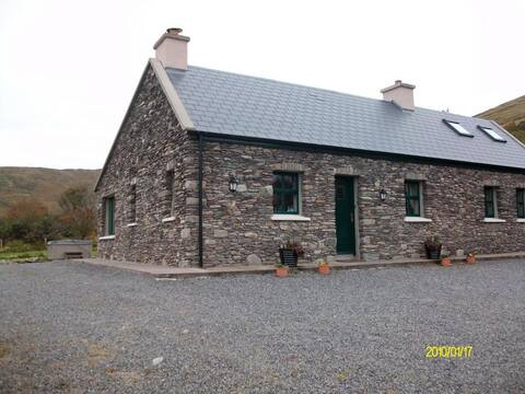 Traditional Irish Cottage with Hot Tub