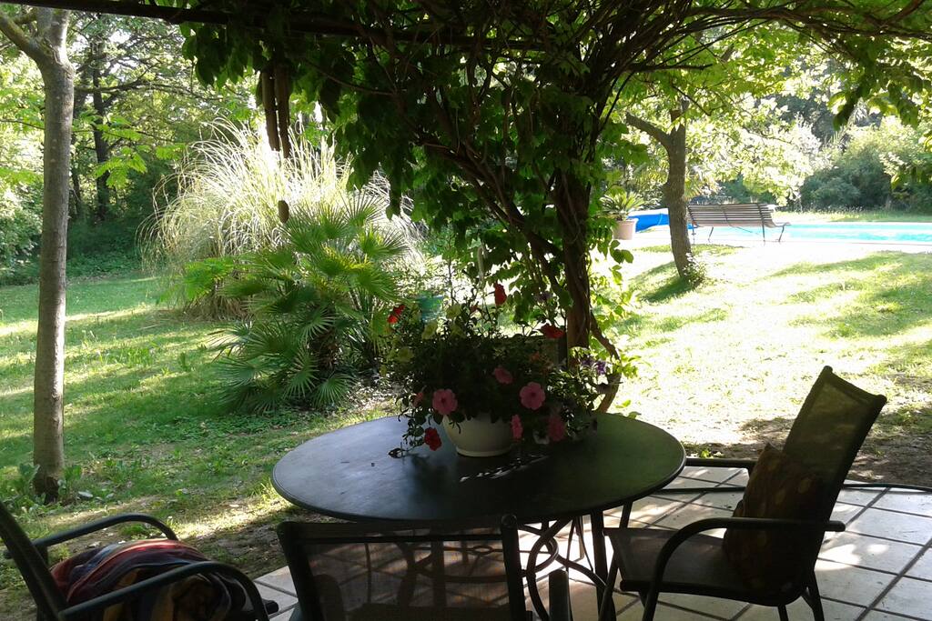 Terrasse devant le salon