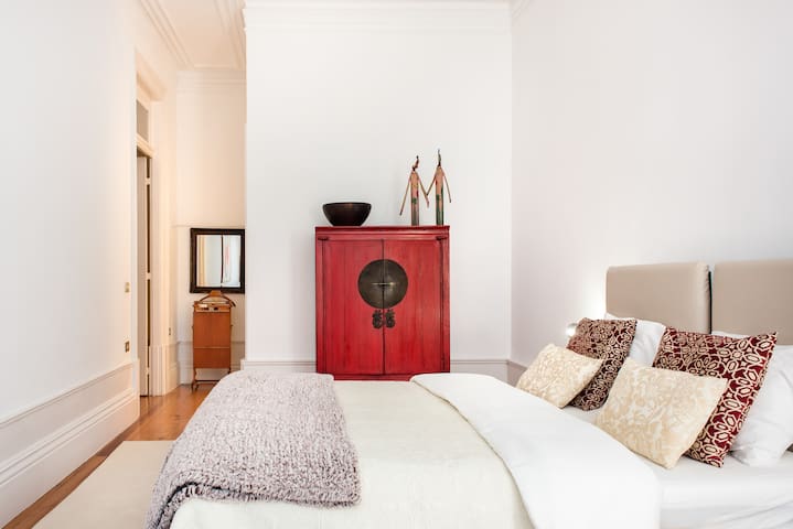 Explore a Heritage Site from an Arts Quarter Townhouse