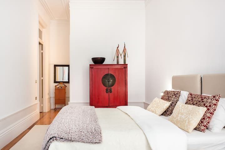 Explore A Heritage Site From An Arts Quarter Townhouse - Porto, Portugal