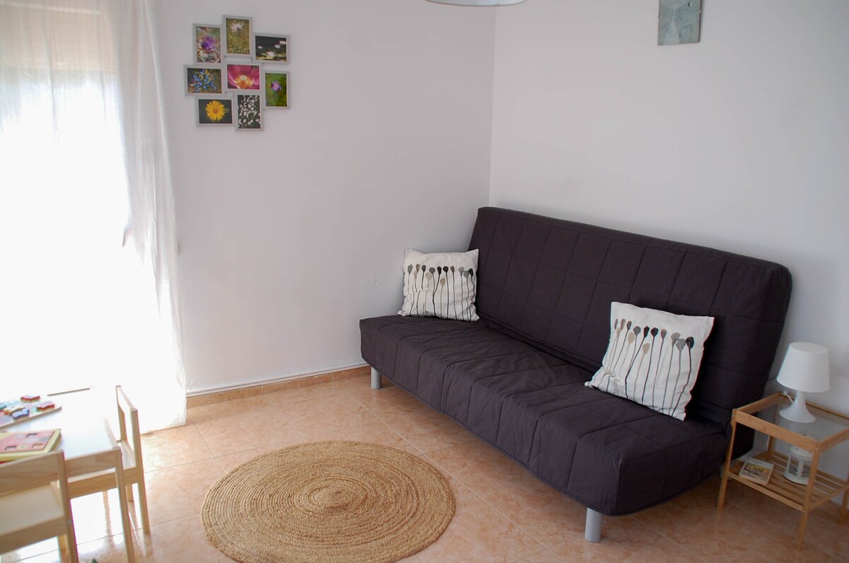 Chumba cha kulala na kitanda cha sofa