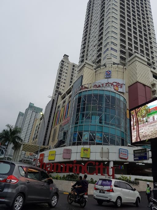 the appartement building above shopping mall