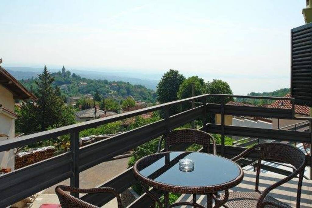 Sobe imaju izlaz na zajednički balkon