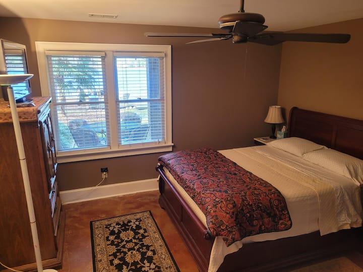 Mwonekano wa ziwa kutoka chumba cha kulala 