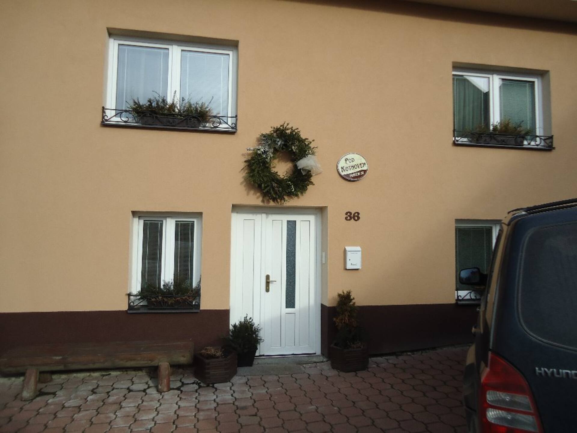 We offer accommodation in apartments.