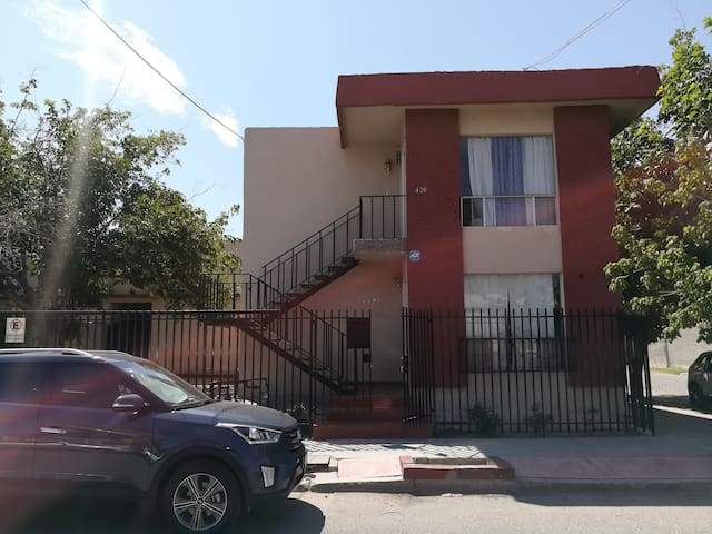 Cuarto y baño privado, Colonia Los Nogales!