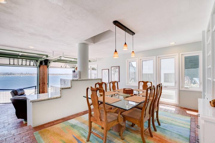 Bay Front, Roll Up Glass Walls, Roof deck Jacuzzi! gallery image 5