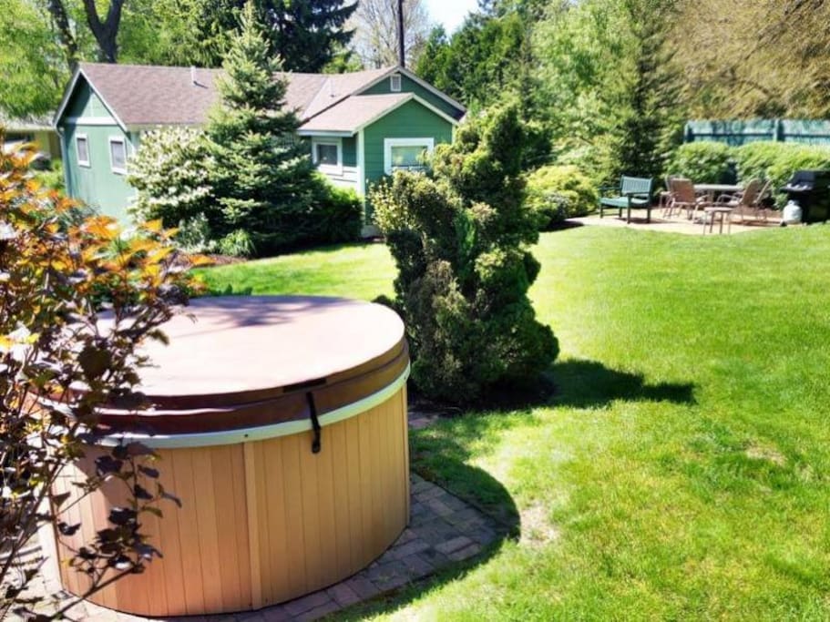Hot tub for 4 people.