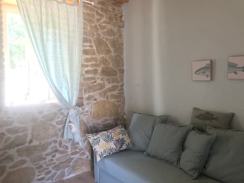 Top performing Airbnb: Sea home app 1 +sea home app 2 in Presika