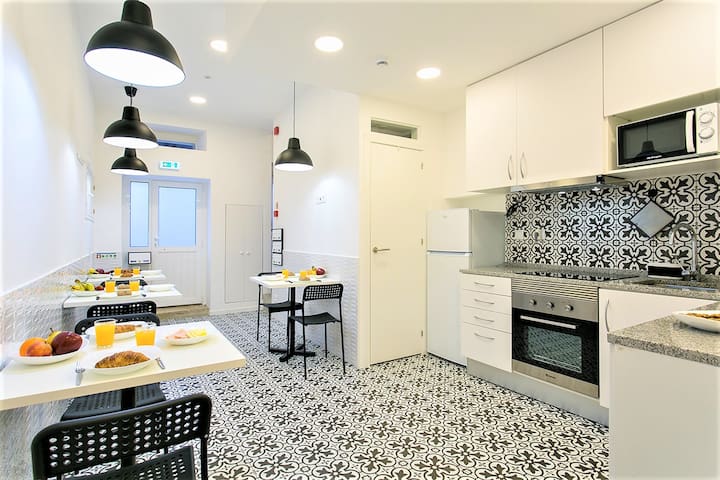 Building with 7 suite 14 guests near Rossio Square