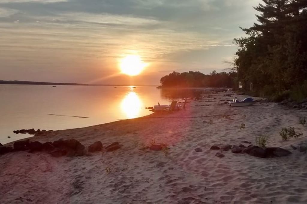 Cottage on the Ottawa river Sandy beach! Cabins for Rent in